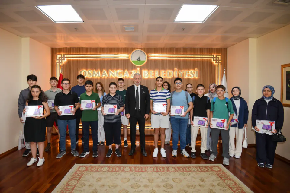 Osmangazi Belediyesi Dijiders projesi: 6 bin 600 öğrenciye ücretsiz destek, tıp fakülteleri kazandı görseli