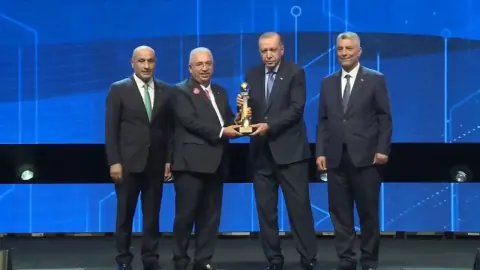 Mücevher İhracatında Zirve: Ahmet Ahlatcı Ödülünü Cumhurbaşkanı Erdoğan'dan Aldı