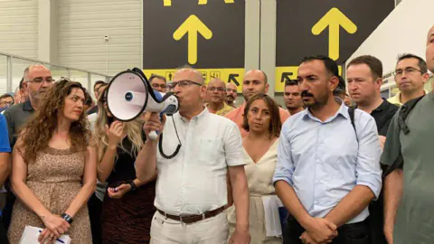 İzmir Büyükşehir Belediyesi'nde Sürpriz İstifa: Nermin Özgül Görevini Bıraktı