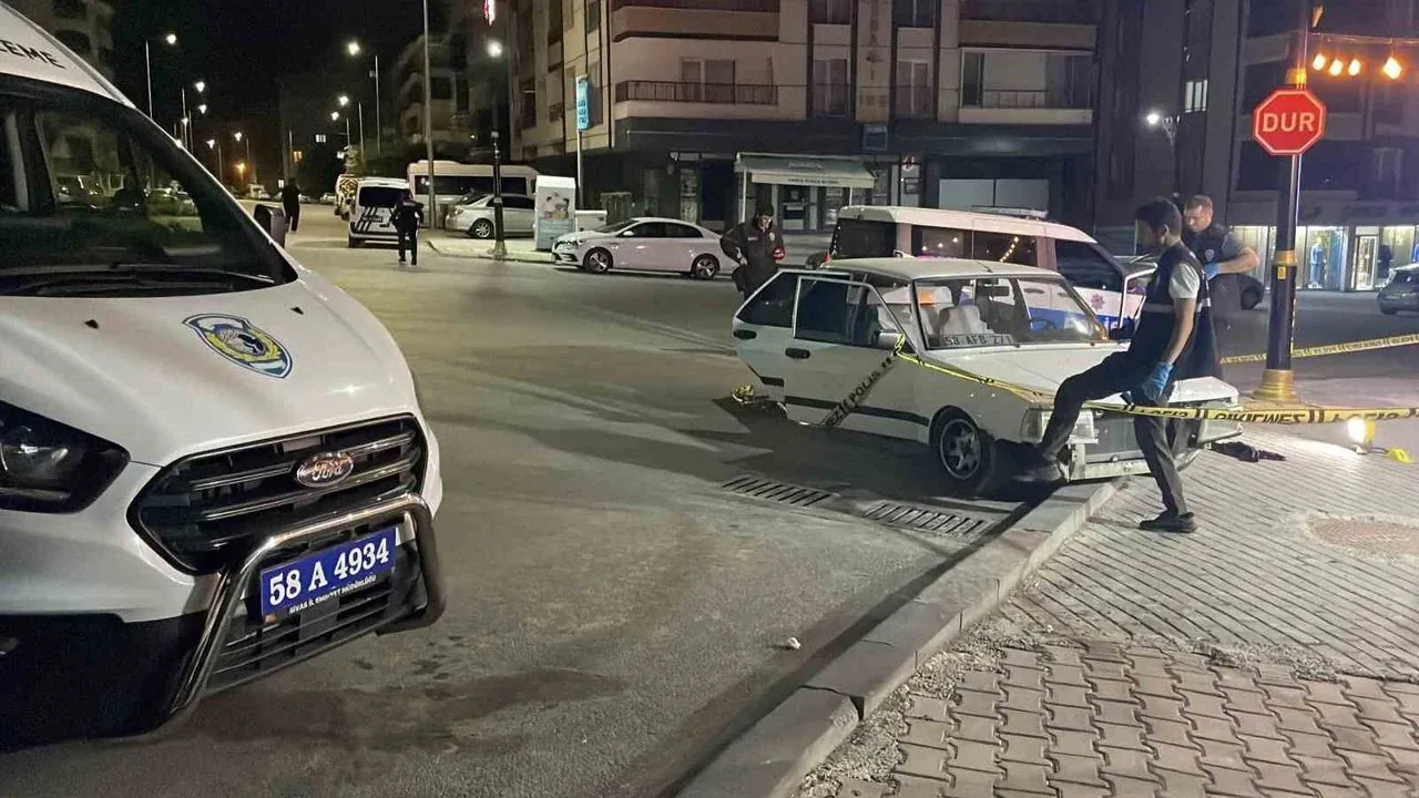 Sivas'ta Aile İçi Kavga: Kayınbaba Damadını Tabancayla Yaraladı Sivas'ta Aile İçi Kavga: Kayınbaba Damadını Tabancayla Yaraladı