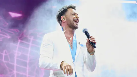 Emre Altuğ Harbiye Açıkhava'da 27 Yıllık Hayaline Kavuştu