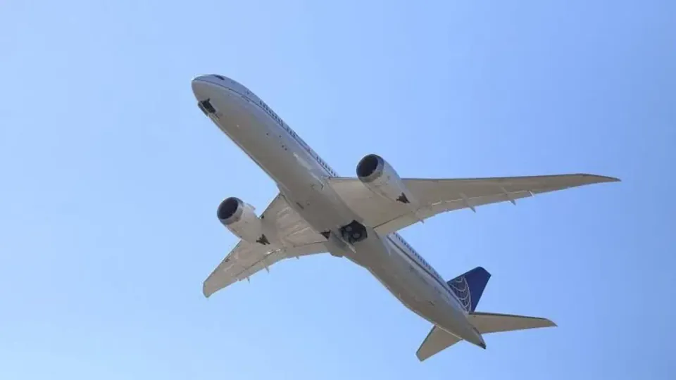 flydubai uçağı Suudi hava sahasında acil durum bildirdi: İsrail savaş uçakları havalandı görseli