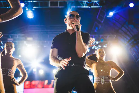 Pitbull'dan Tarihi Rekor: 22 Bin Hayranıyla Guinness Tarihine Geçti