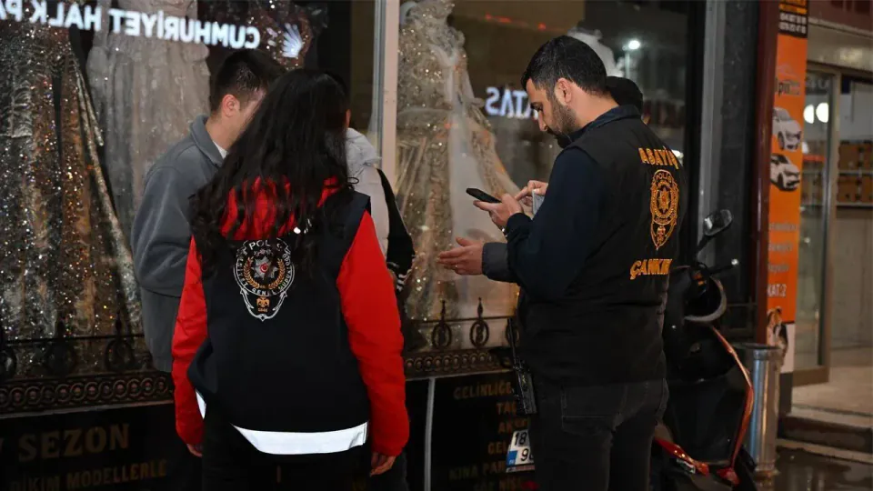 Çankırı Emniyet Müdürlüğü'nden arananlar operasyonu: Denetimler yoğunlaştırıldı görseli