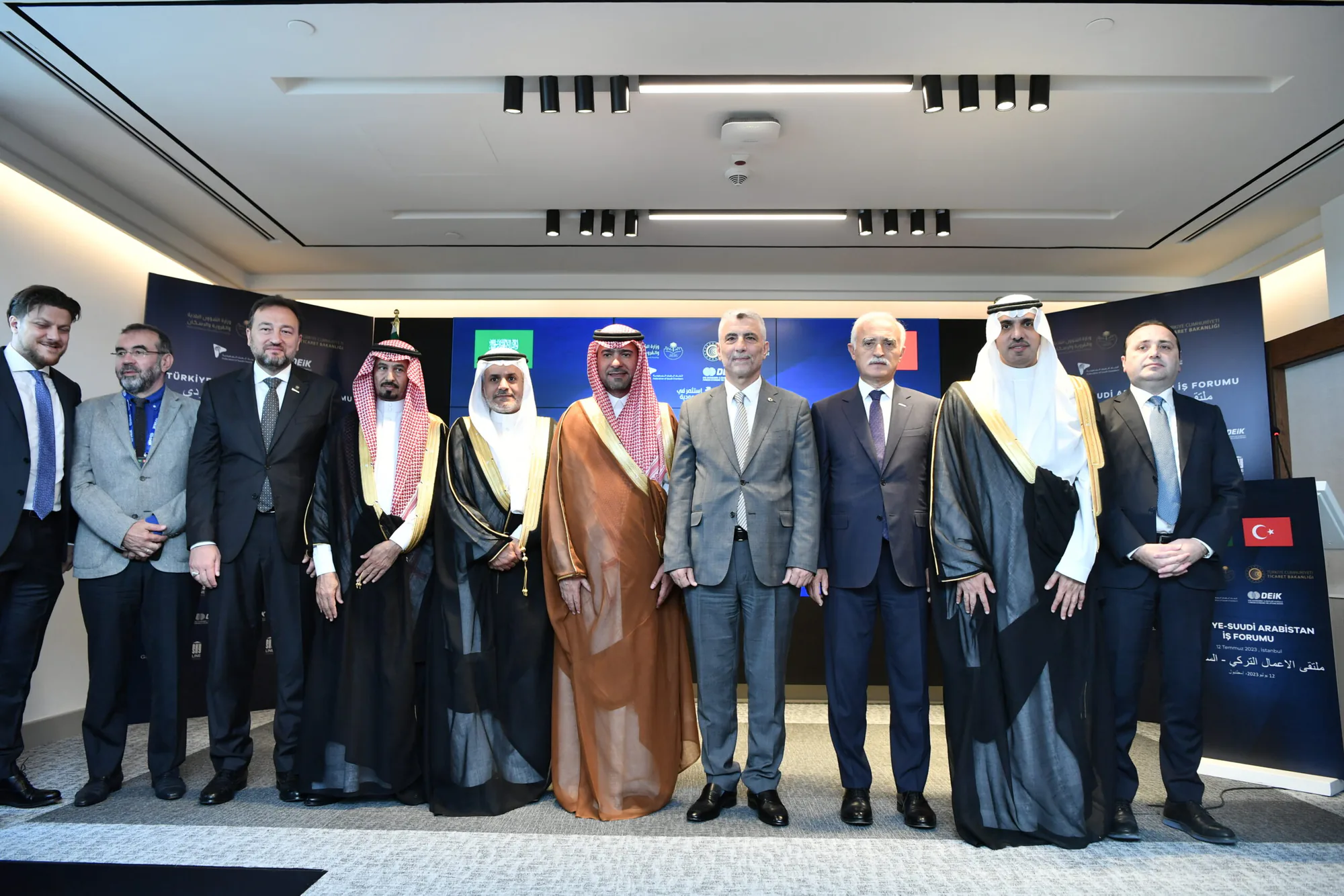 Suudi Arabistan'da Vision 2030 Sınavı: Petrol Sonrası Dönem ve NEOM Suudi Arabistan'da Vision 2030 Sınavı: Petrol Sonrası Dönem ve NEOM