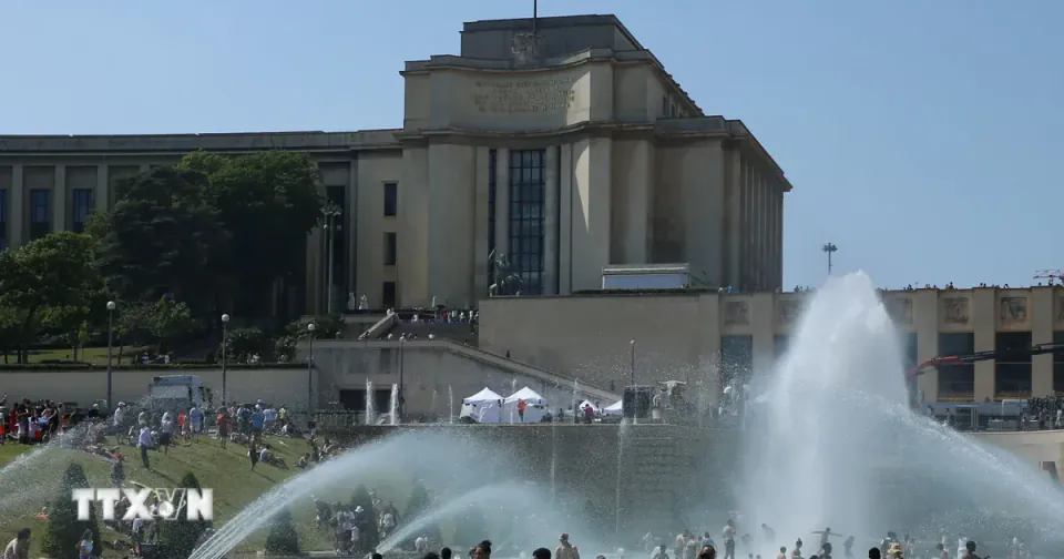 Paris'te Kritik Uyarı: Sıcak Hava Dalgasının Ardından Şiddetli Fırtınalar Bekleniyor görseli