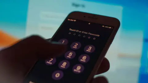 ABD'de Telefon Gizliliği Alarmı: FCC Burner Telefon Yasağı Tartışması
