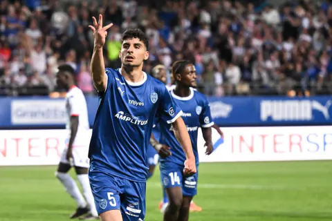 HSV'den Transfer Bombası: Martin Adeline Hamburg Yolunda