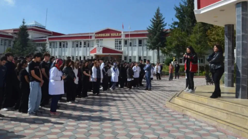 Kardelen Eğitim Kurumlarında Afet Tatbikatı: Binler Öğrenci 11.05'te Güvenli Alana Tahliye Edildi görseli
