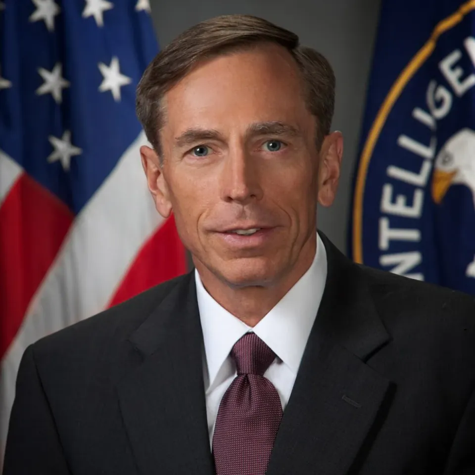 Petraeus: "Putin Sovyetleri Diriltiyor, Sıradaki Hedef Litvanya Değil Moldova" görseli