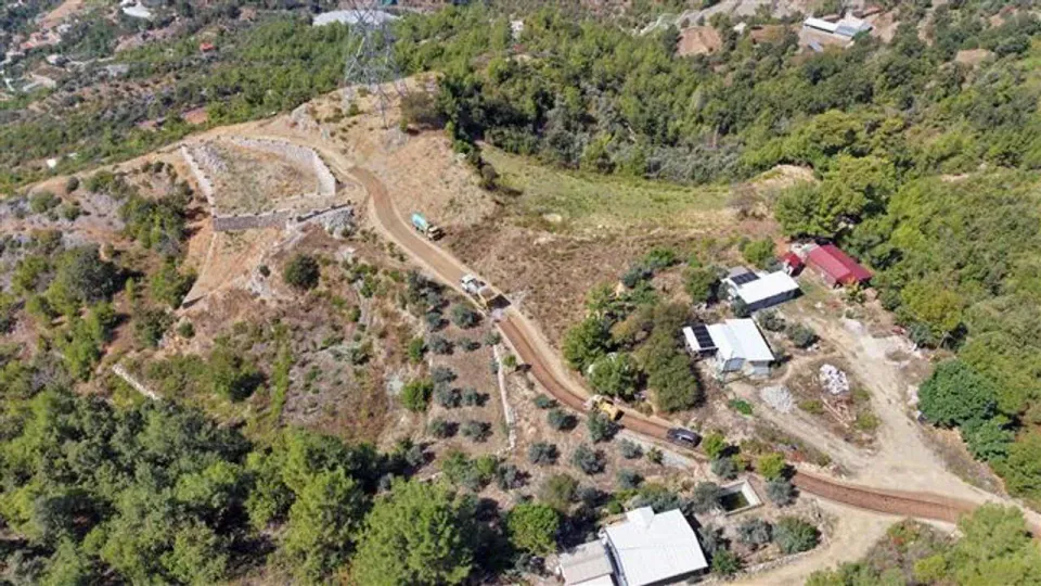 Alanya Hacıkerimler Mahallesi'nde 3 kilometrelik asfalt çalışmaları başladı görseli