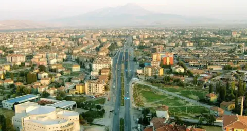 Aksaray'da Mülki İdarede Görev Değişimi: Kaymakam ve Vali Yardımcıları Atandı