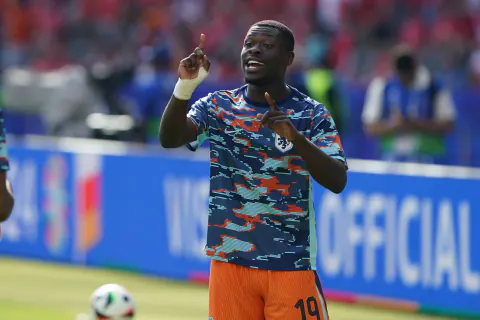Fenerbahçe'de Forvet Alarmı: Brian Brobbey İddiaları Gündemde