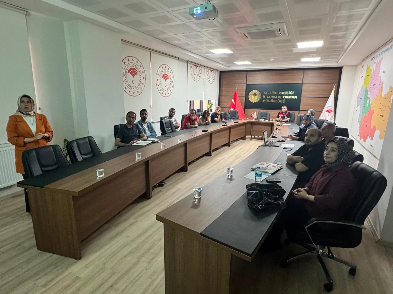 Siirt'te Tarımsal İlaçlamada Yeni Dönem: B-Reçete Eğitimi Tamamlandı Siirt'te Tarımsal İlaçlamada Yeni Dönem: B-Reçete Eğitimi Tamamlandı