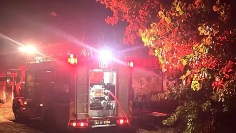 Tavşanlı'da gece yarısı çiftlik yangını: Trafo yandı, mahalle karardı