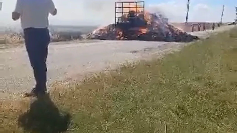 Lüleburgaz'da Korkutan Yangın: Saman Balyaları Kül Oldu görseli