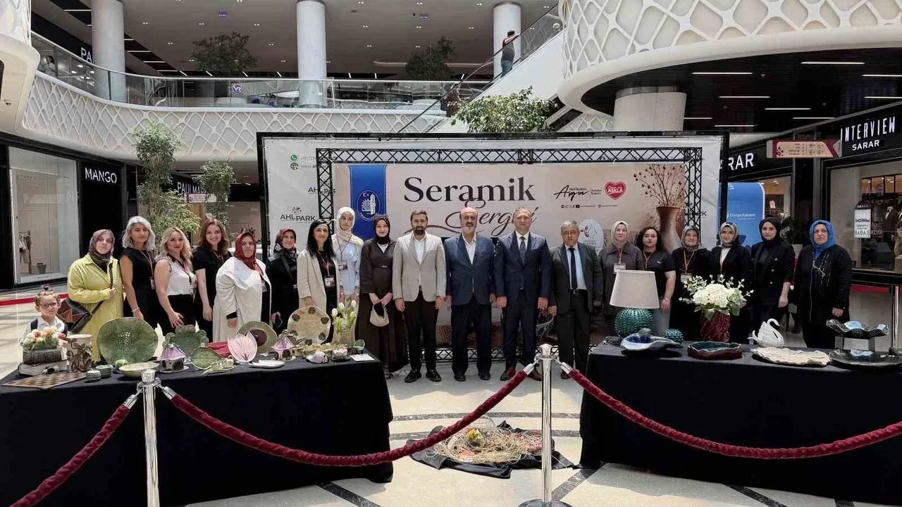 Çorum'da Hitit Motifleri Seramiğe Dönüştü: Topraktan Sanata Sergisi Açıldı Çorum'da Hitit Motifleri Seramiğe Dönüştü: Topraktan Sanata Sergisi Açıldı