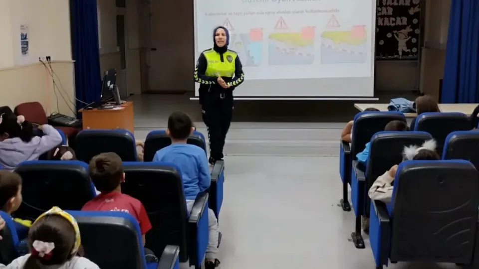 Bilecik'te 90 Öğrenciye Trafik Güvenliği Eğitimi: 'Birlikte Güvenli Gelecek' Projesi Başladı görseli