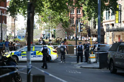 Londra Bromley'de bıçaklı saldırı: 4 yaralı, 1 kritik durumda, 7 kişi gözaltında Londra Bromley'de bıçaklı saldırı: 4 yaralı, 1 kritik durumda, 7 kişi gözaltında