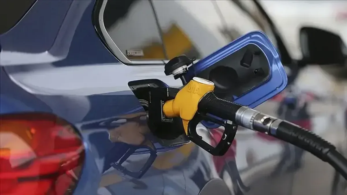 İran ve İsrail'de Tansiyon Yükseldi: Petrol Fiyatlarında Alarm Veren Artış İran ve İsrail'de Tansiyon Yükseldi: Petrol Fiyatlarında Alarm Veren Artış