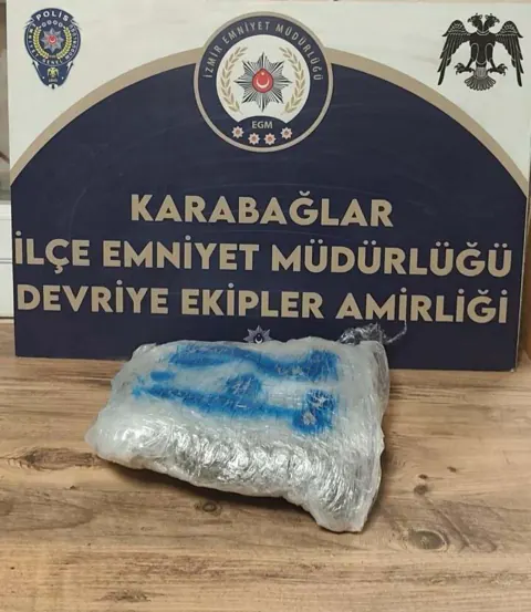 İzmir Karabağlar'da Uyuşturucu Operasyonu: Motosikletli Şahıs Tutuklandı