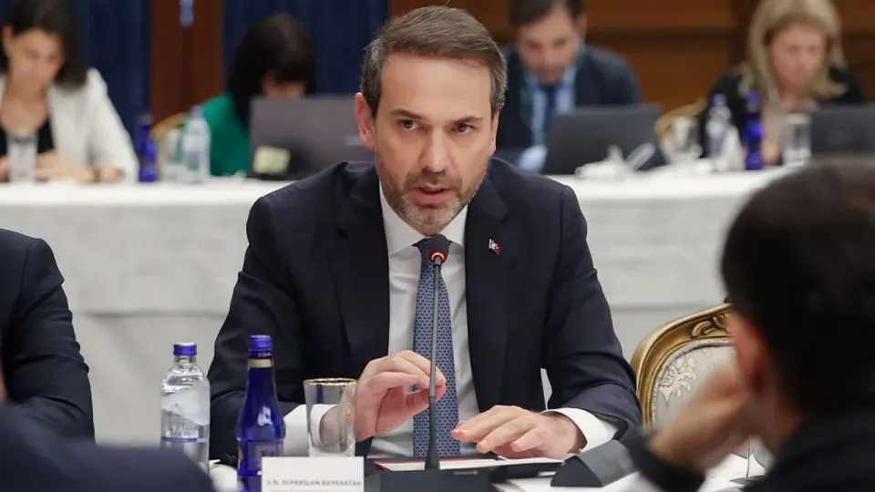 Bayraktar: 2040 Enerji Vizyonu Belli Oldu – Nükleer ve Yenilenebilir Hedefler Açıklandı görseli