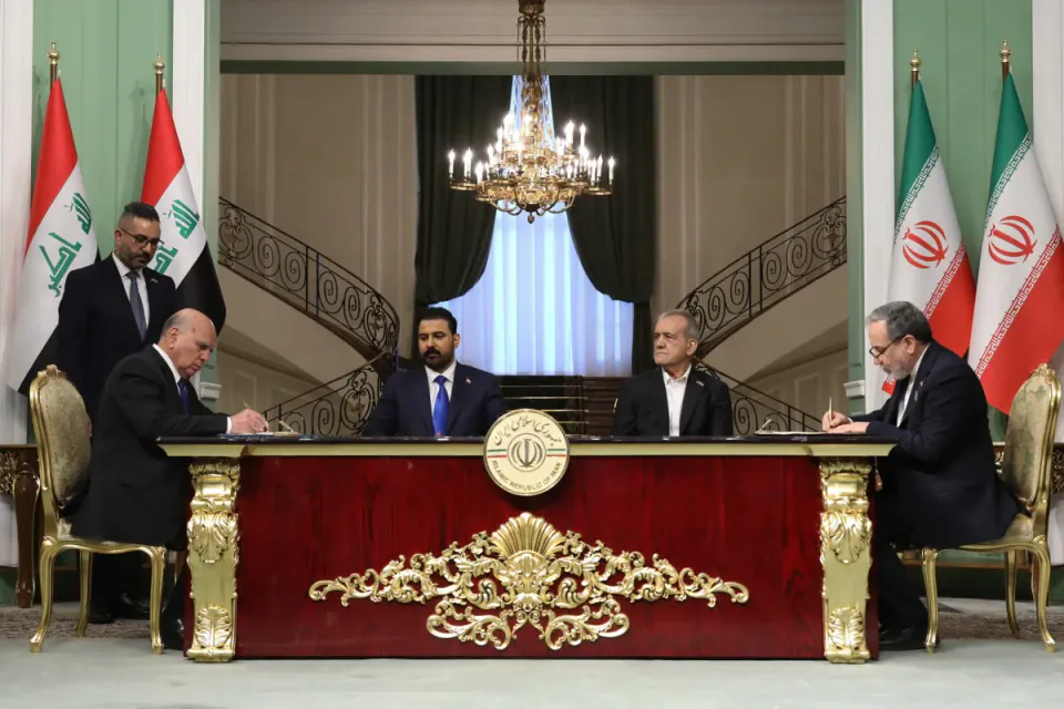 Irak Başbakanı Tahran'da: İran ile 4 Kritik İş Birliği Anlaşması İmzalandı görseli