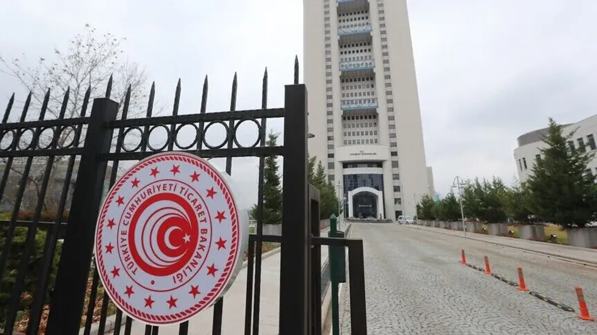 TÜİK verisi: Ağustos'ta dış ticaret açığı %22,3 artarak 5,24 milyar dolar TÜİK verisi: Ağustos'ta dış ticaret açığı %22,3 artarak 5,24 milyar dolar