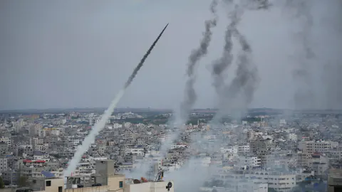 İsrail'de Eilat Şehrine Debris Düşmesi: Ürdün Üzerindeki Füze İntersepsiyonu İsrail'de Eilat Şehrine Debris Düşmesi: Ürdün Üzerindeki Füze İntersepsiyonu