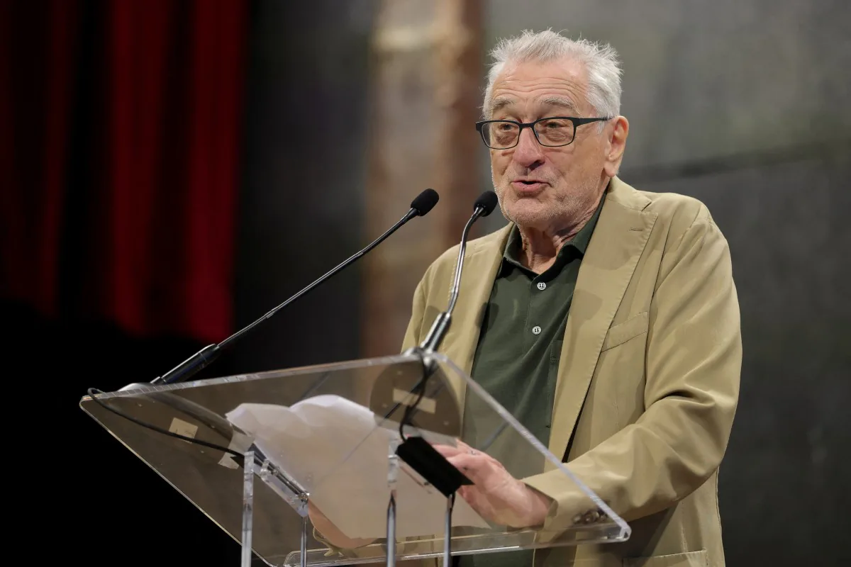 Robert De Niro'dan Trump'a Sert Eleştiri: 'Ülkemi Yeniden Sevmek İstiyorum' Robert De Niro'dan Trump'a Sert Eleştiri: 'Ülkemi Yeniden Sevmek İstiyorum'