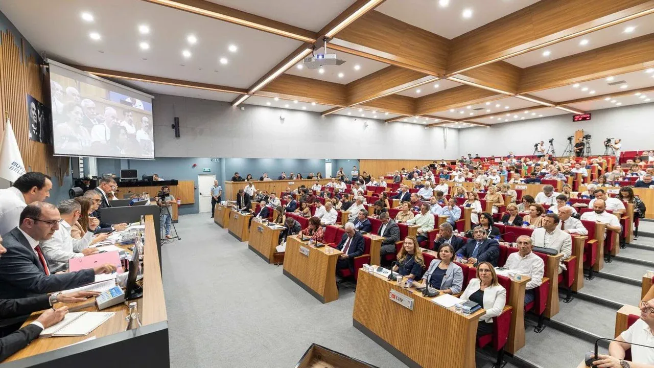 İzmir Büyükşehir Belediye Meclisi'nde Grup Odaları ve Başkan Vekilleri Netleşti İzmir Büyükşehir Belediye Meclisi'nde Grup Odaları ve Başkan Vekilleri Netleşti