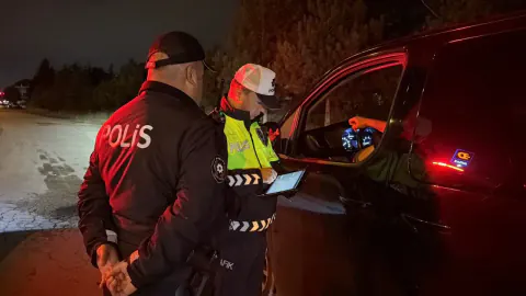 Bolu D-100'de polis operasyonu: Sürücülerde yoğun GBT kontrolü