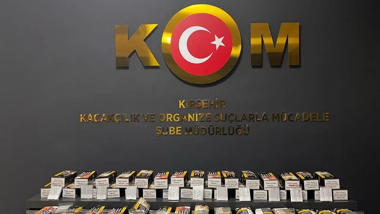 Kırşehir'de Kaçakçılık Operasyonu: Binlerce Dolu Makaron Ele Geçirildi Kırşehir'de Kaçakçılık Operasyonu: Binlerce Dolu Makaron Ele Geçirildi