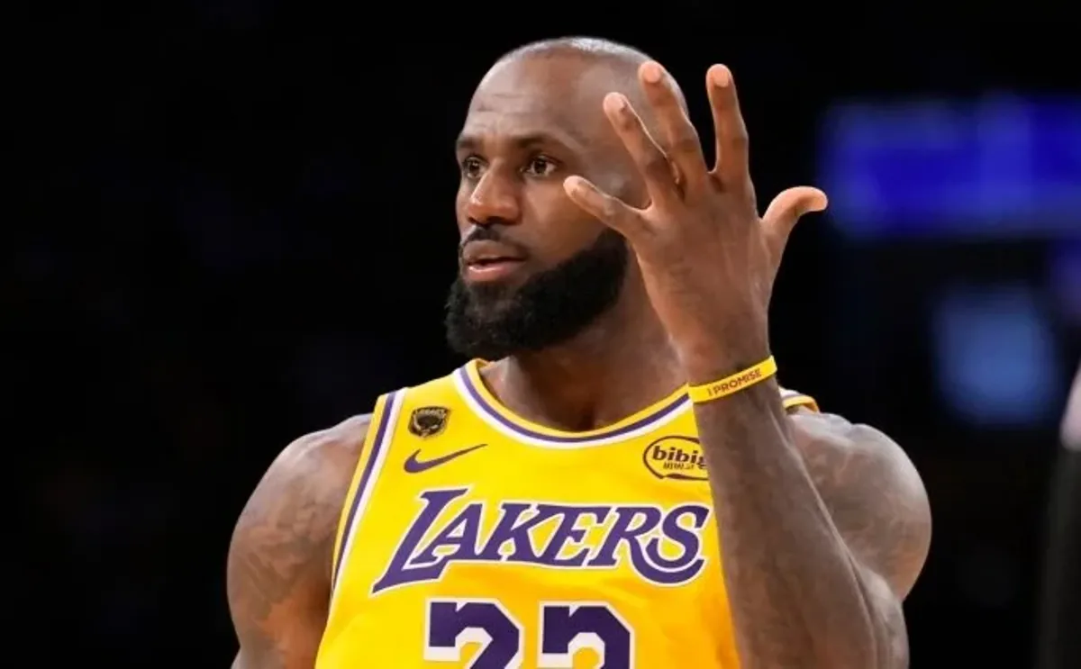 NBA'de LeBron James Bilmecesi: Lakers mı, Golden State Warriors mı? NBA'de LeBron James Bilmecesi: Lakers mı, Golden State Warriors mı?