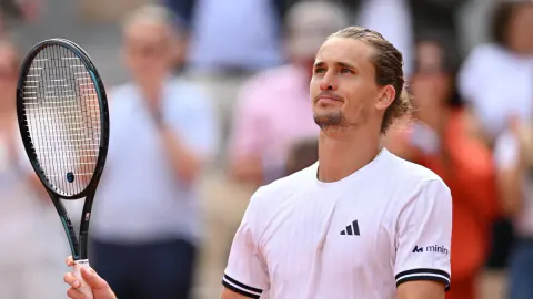 Fransa Açık'ta Zverev Şampiyonluk Yolunda: Boisson ile Çeyrek Final Heyecanı Fransa Açık'ta Zverev Şampiyonluk Yolunda: Boisson ile Çeyrek Final Heyecanı