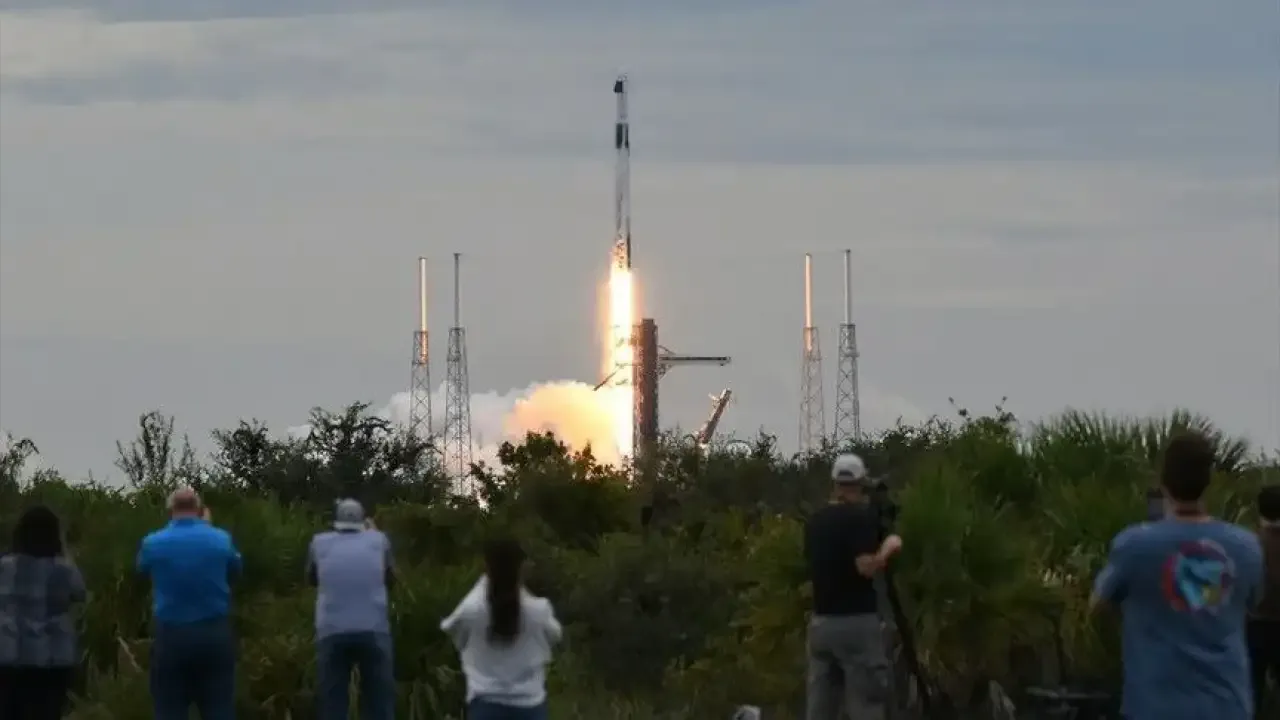 NASA SpaceX Crew-13 Başarıyla Fırlatıldı: Dragon ISS'ye Yola Çıktı NASA SpaceX Crew-13 Başarıyla Fırlatıldı: Dragon ISS'ye Yola Çıktı