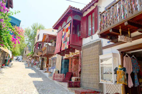 Temmuz 2026 Tatil Rehberi: En Uygun Konaklama Rotaları ve Fiyat Analizi