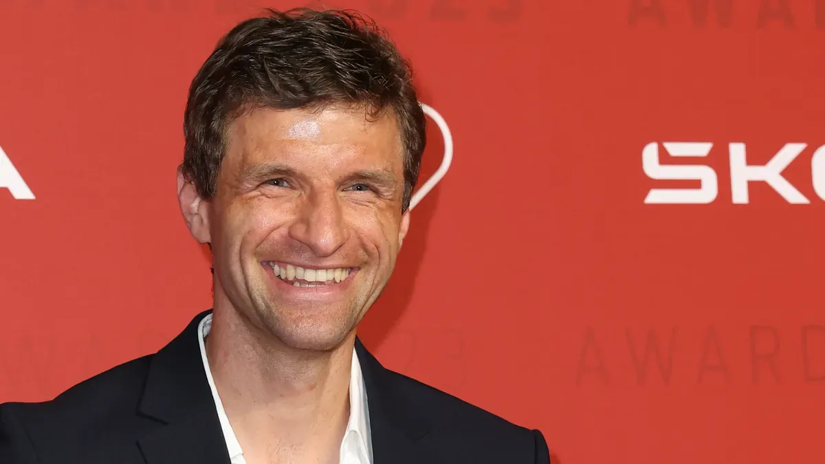 Thomas Müller'in Yeni Eşi Eve Rose Bitbol: Paris'te Aşk Resmi Oldu Thomas Müller'in Yeni Eşi Eve Rose Bitbol: Paris'te Aşk Resmi Oldu