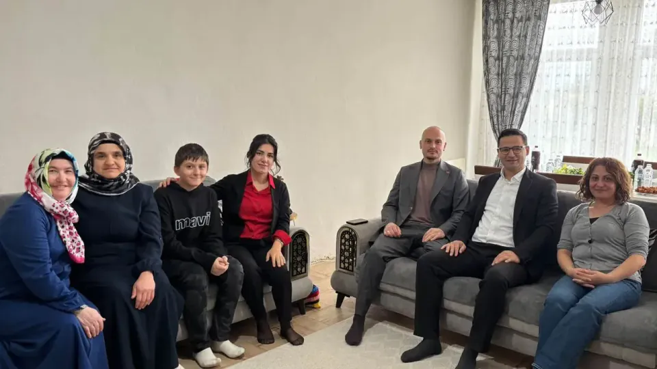 AK Parti Lüleburgaz Başkanı Kayalı, Yavuzkurt Ailesini Ziyaret Etti: Yerel Sorunlar Masaya Yatırıldı görseli