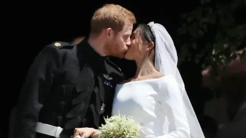 Prens Harry ve Meghan Markle'ın Finansal Krizi: Lüks Yaşam Borç Sarmalına mı Dönüştü?