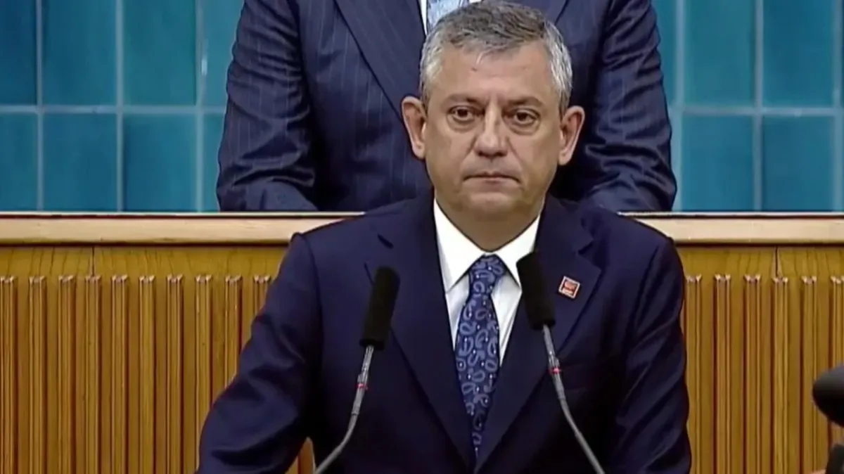 CHP Grup Toplantısı'nda Özgür Özel'den Sert Mesajlar: Ferdi Zeyrek Anıldı CHP Grup Toplantısı'nda Özgür Özel'den Sert Mesajlar: Ferdi Zeyrek Anıldı