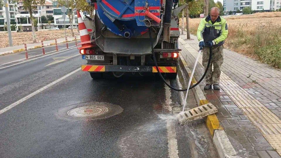 Lüleburgaz’da yağmur suyu hatları temizlendi: Sel riskine erken önlem görseli