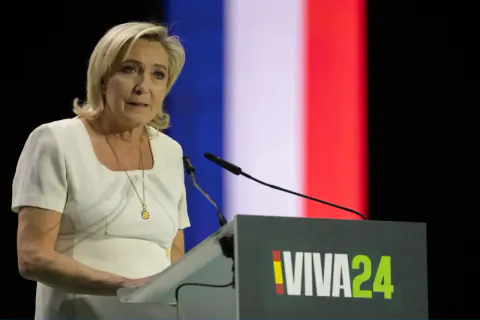 Marine Le Pen'in Seçim Yolundaki Hukuki Engel Kalktı: Karar Kesinleşti