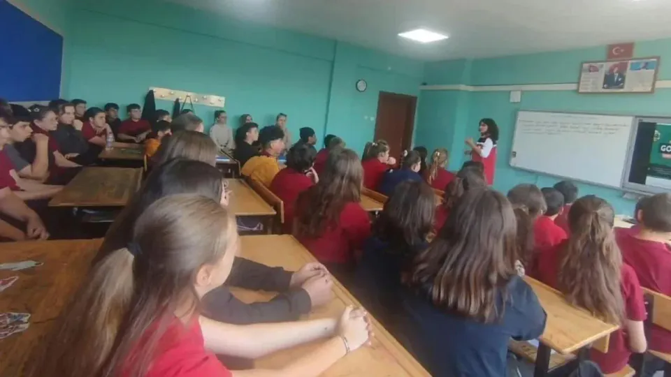 Kırıkköy'de Öğrencilere Teknoloji, Velilere Okul-Aile Eğitimi Verildi görseli