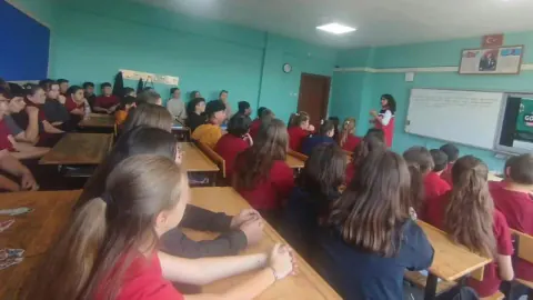 Kırıkköy'de Öğrencilere Teknoloji, Velilere Okul-Aile Eğitimi Verildi