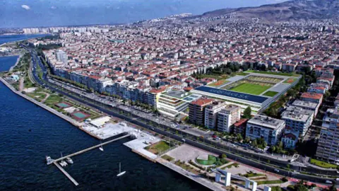 İZVAK raporu: Karşıyaka Stadı 12 yılda İzmir'e 100 milyon Euro maliyet getirdi İZVAK raporu: Karşıyaka Stadı 12 yılda İzmir'e 100 milyon Euro maliyet getirdi