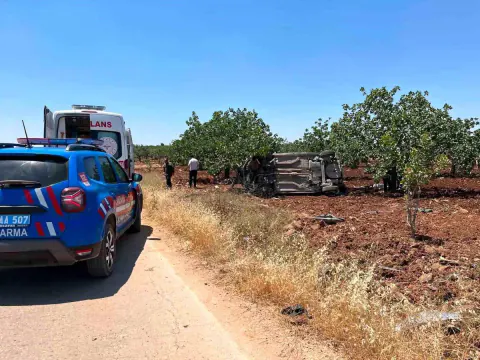 Gaziantep Nizip'te Otomobil Takla Attı: 3 Yaralı