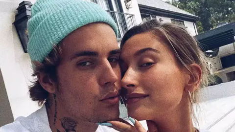 Justin ve Hailey Bieber, 'WYouth' Kapak Fotoğraflarında Yatak Odası Paylaştı