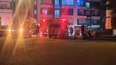 Çankırı'da Trajik Girişim: Bunalıma Giren Genç Evini Canlı Yayında Yakmaya Çalıştı