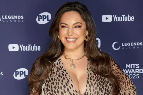 Kelly Brook'tan Evlilik Gururu: Jeremy Parisi ile 4. Yılına Girerken Geçmişini Anlattı